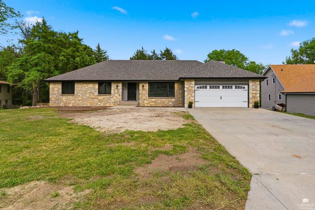 1716 Sheffield Circle, Manhattan, KS 66503