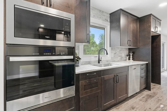 1716 Sheffield Circle, Manhattan, KS 66503