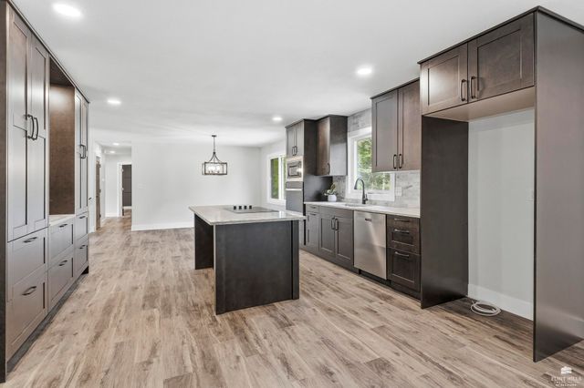 1716 Sheffield Circle, Manhattan, KS 66503