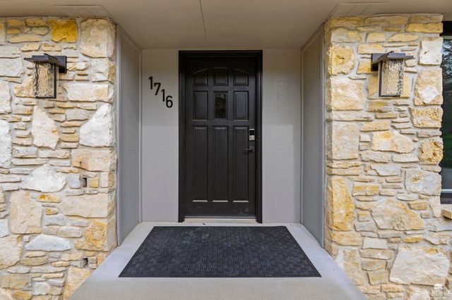 1716 Sheffield Circle, Manhattan, KS 66503