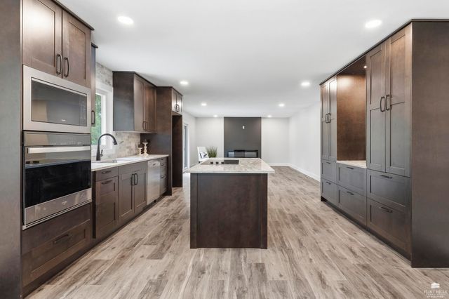 1716 Sheffield Circle, Manhattan, KS 66503