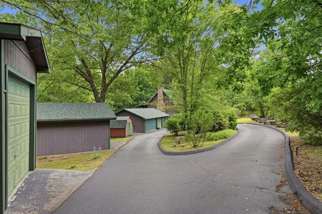 1906 State Hwy 265, Hollister, MO 65672
