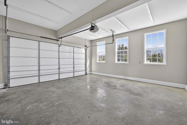 898 DECLARATION DR, Charles Town, WV 25414