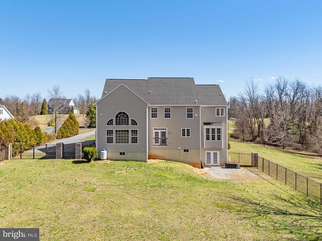 898 DECLARATION DR, Charles Town, WV 25414