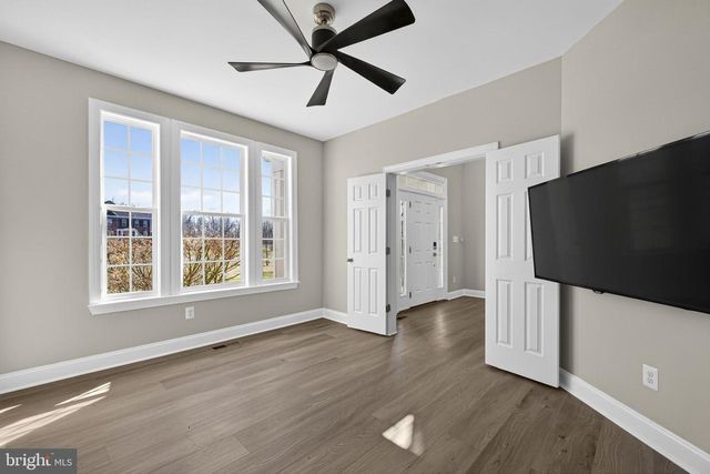 898 DECLARATION DR, Charles Town, WV 25414