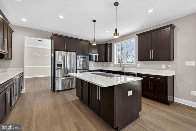 898 DECLARATION DR, Charles Town, WV 25414