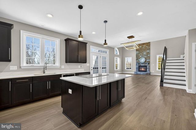 898 DECLARATION DR, Charles Town, WV 25414