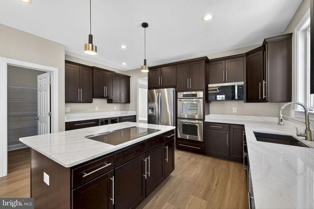 898 DECLARATION DR, Charles Town, WV 25414