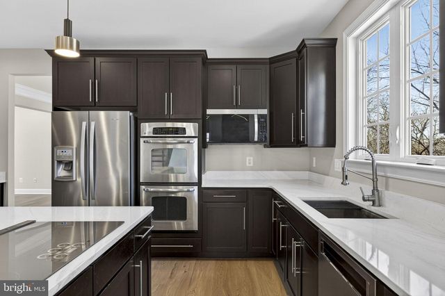 898 DECLARATION DR, Charles Town, WV 25414