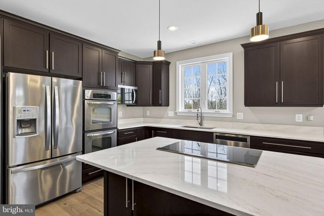 898 DECLARATION DR, Charles Town, WV 25414