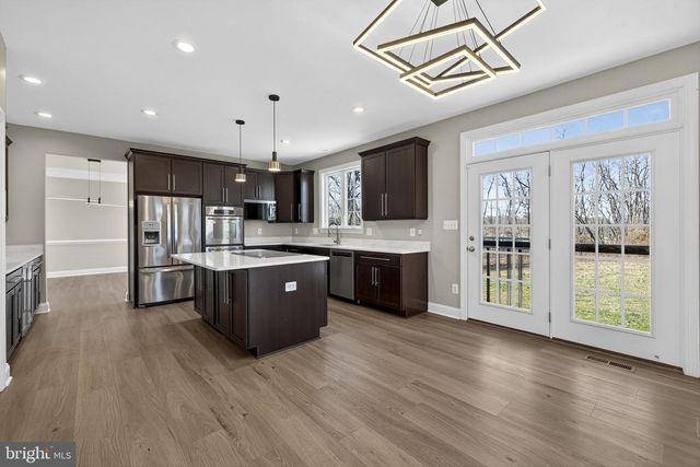 898 DECLARATION DR, Charles Town, WV 25414