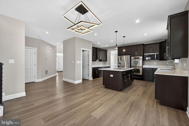 898 DECLARATION DR, Charles Town, WV 25414