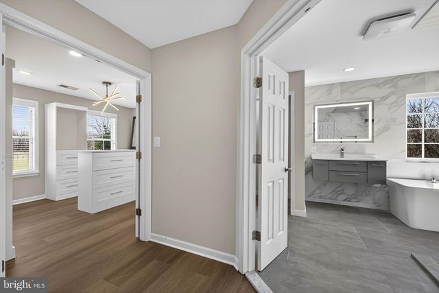 898 DECLARATION DR, Charles Town, WV 25414