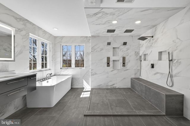 898 DECLARATION DR, Charles Town, WV 25414