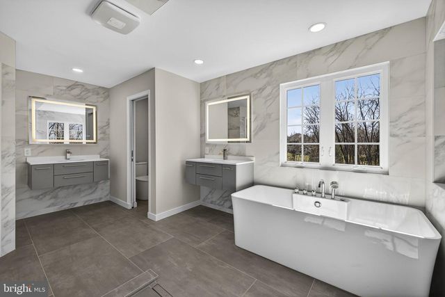 898 DECLARATION DR, Charles Town, WV 25414