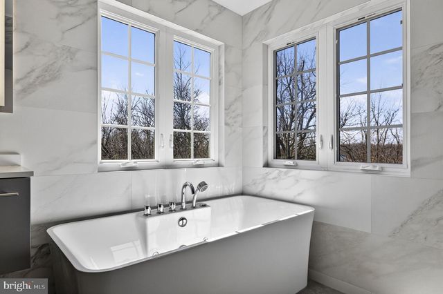 898 DECLARATION DR, Charles Town, WV 25414