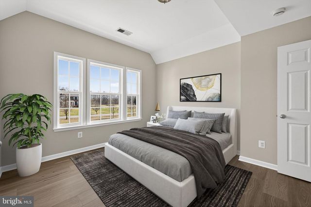 898 DECLARATION DR, Charles Town, WV 25414