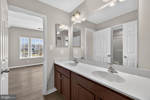 898 DECLARATION DR, Charles Town, WV 25414