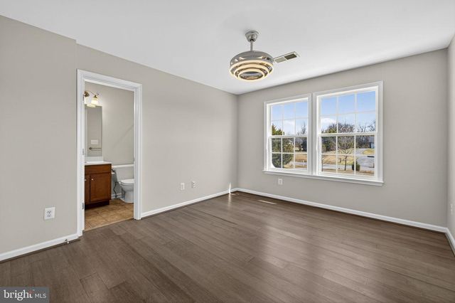 898 DECLARATION DR, Charles Town, WV 25414