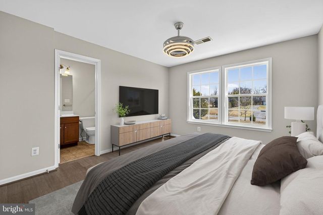 898 DECLARATION DR, Charles Town, WV 25414