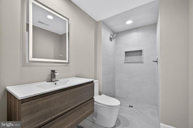 898 DECLARATION DR, Charles Town, WV 25414