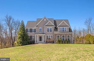 898 DECLARATION DR, Charles Town, WV 25414