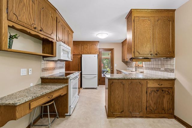 14211 Lennell Drive, Minnetonka, MN 55345