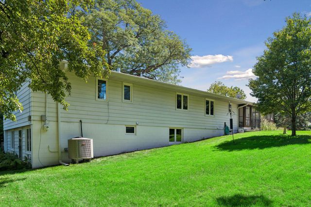 14211 Lennell Drive, Minnetonka, MN 55345