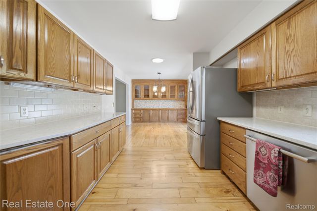 11075 Shadywood Drive, Brighton Township, MI 48114