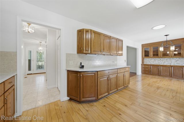 11075 Shadywood Drive, Brighton Township, MI 48114