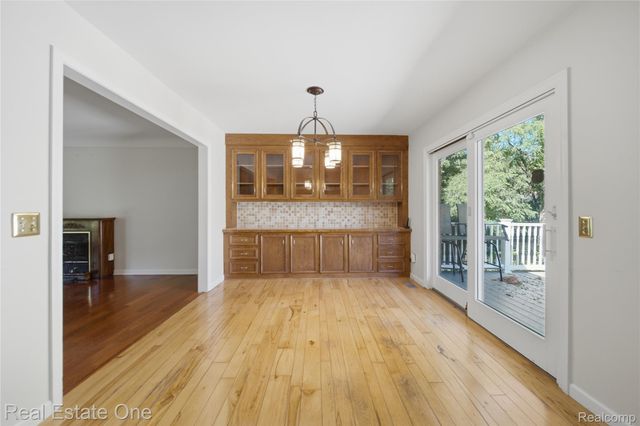 11075 Shadywood Drive, Brighton Township, MI 48114
