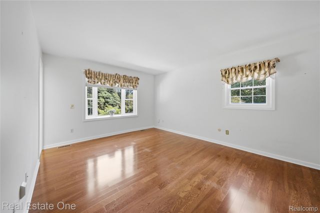 11075 Shadywood Drive, Brighton Township, MI 48114