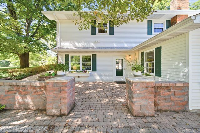 11075 Shadywood Drive, Brighton Township, MI 48114