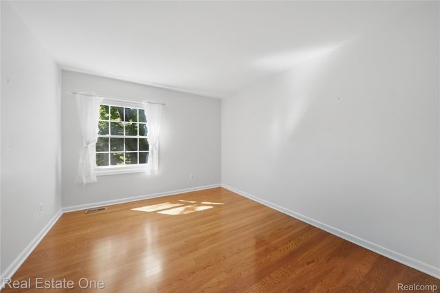 11075 Shadywood Drive, Brighton Township, MI 48114