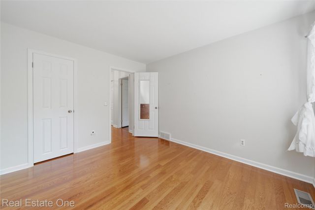 11075 Shadywood Drive, Brighton Township, MI 48114