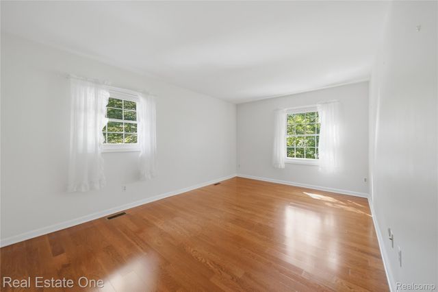 11075 Shadywood Drive, Brighton Township, MI 48114