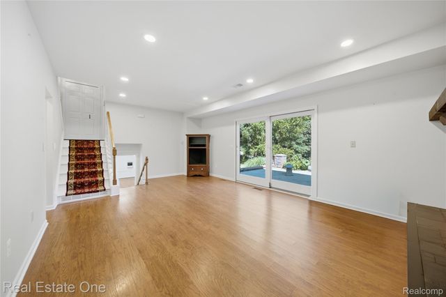 11075 Shadywood Drive, Brighton Township, MI 48114