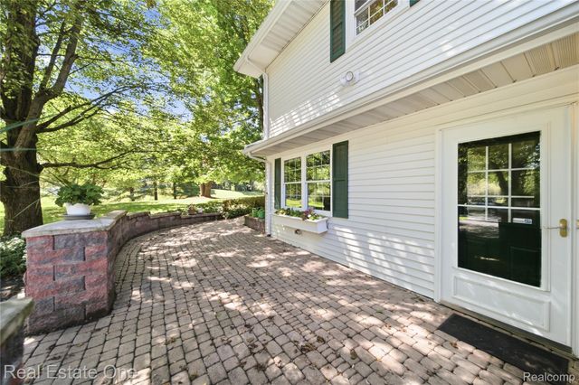 11075 Shadywood Drive, Brighton Township, MI 48114