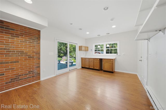 11075 Shadywood Drive, Brighton Township, MI 48114