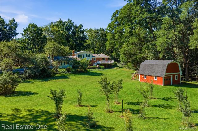 11075 Shadywood Drive, Brighton Township, MI 48114