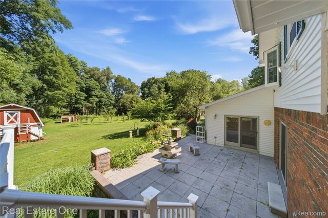 11075 Shadywood Drive, Brighton Township, MI 48114
