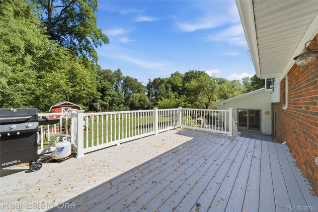 11075 Shadywood Drive, Brighton Township, MI 48114