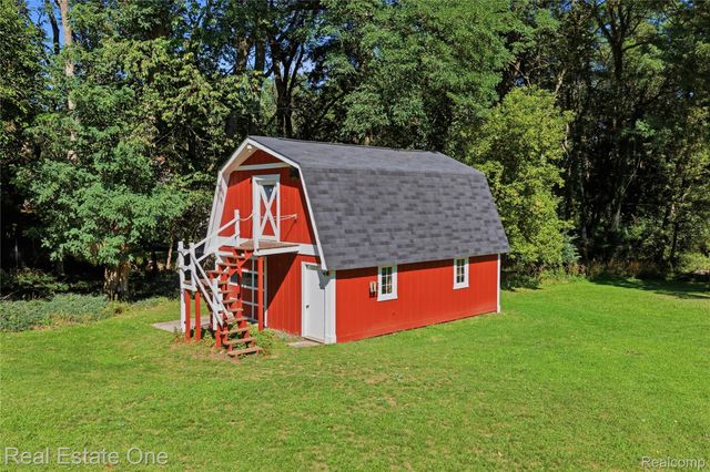 11075 Shadywood Drive, Brighton Township, MI 48114