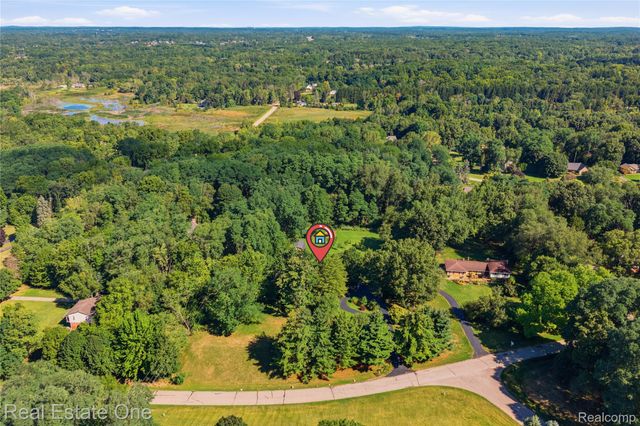 11075 Shadywood Drive, Brighton Township, MI 48114