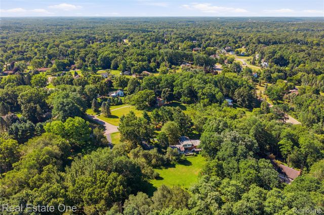 11075 Shadywood Drive, Brighton Township, MI 48114