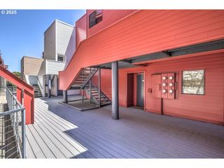 1040 Nw NAITO Pkwy 0-9, Portland, OR 97209