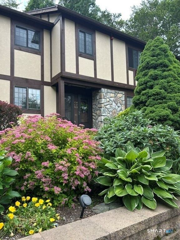 470 Swanson Crescent 470, Milford, CT 06461