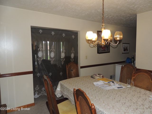 1428 Hobart Dr, Louisville, KY 40216