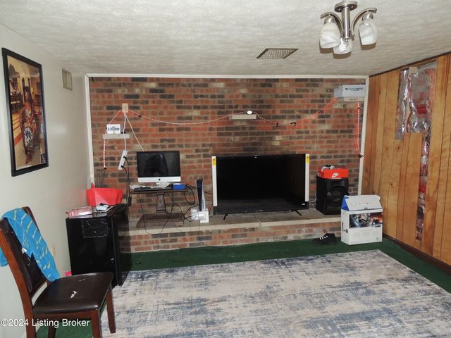 1428 Hobart Dr, Louisville, KY 40216