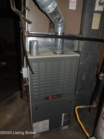 1428 Hobart Dr, Louisville, KY 40216